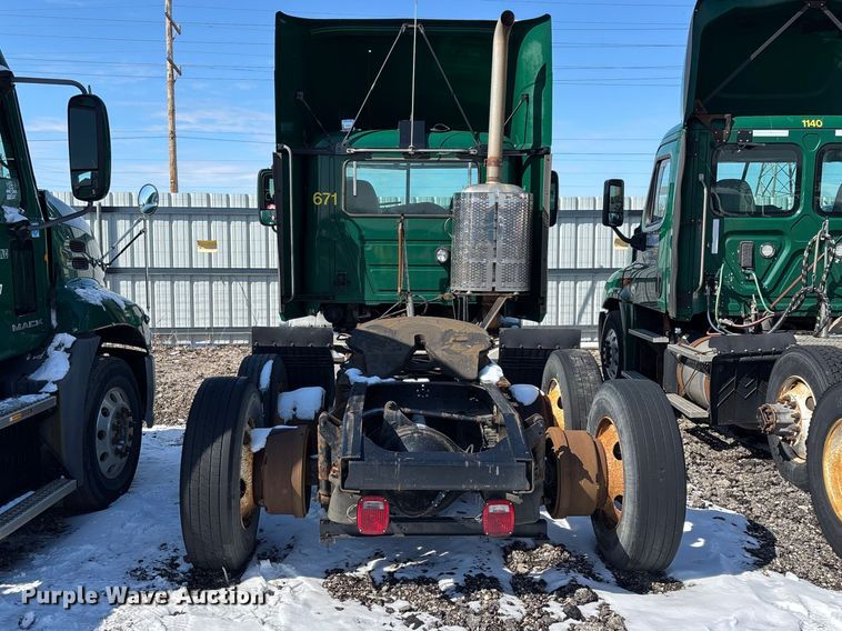 image for item YA2315 2016 Mack CXU613 semi truck