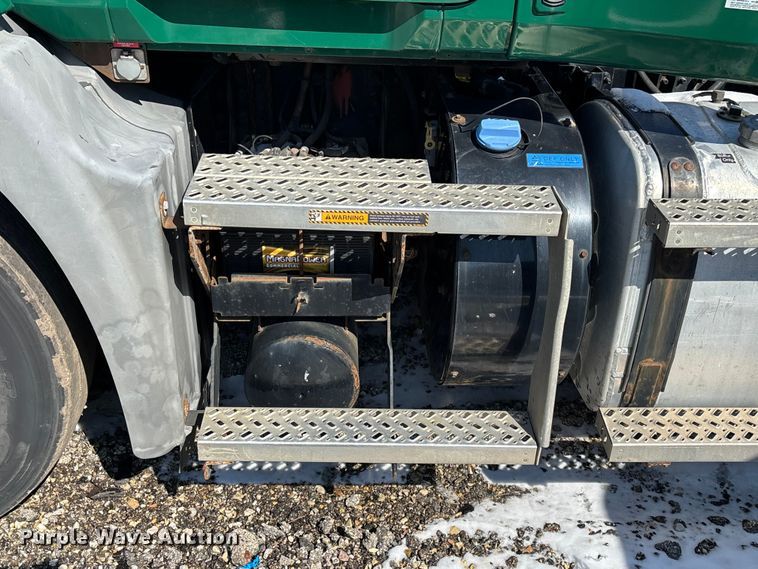 image for item YA2315 2016 Mack CXU613 semi truck