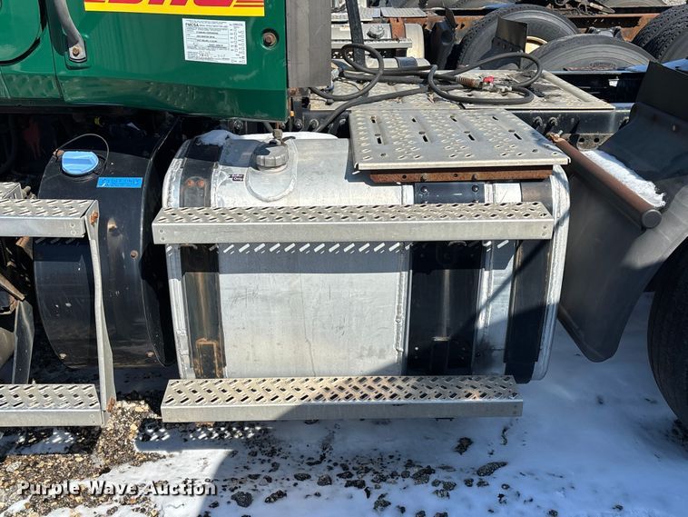 image for item YA2315 2016 Mack CXU613 semi truck