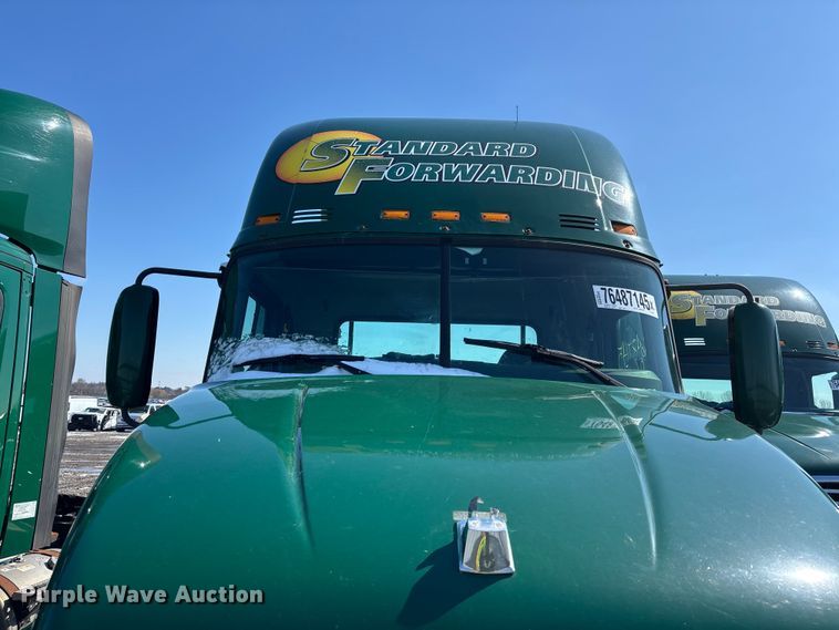 image for item YA2315 2016 Mack CXU613 semi truck