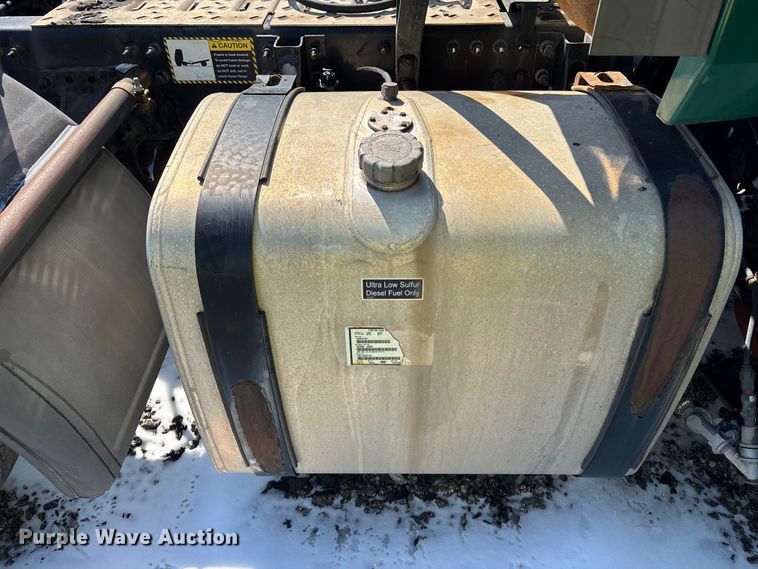 image for item YA2315 2016 Mack CXU613 semi truck