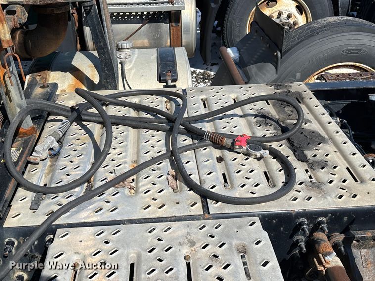 image for item YA2315 2016 Mack CXU613 semi truck