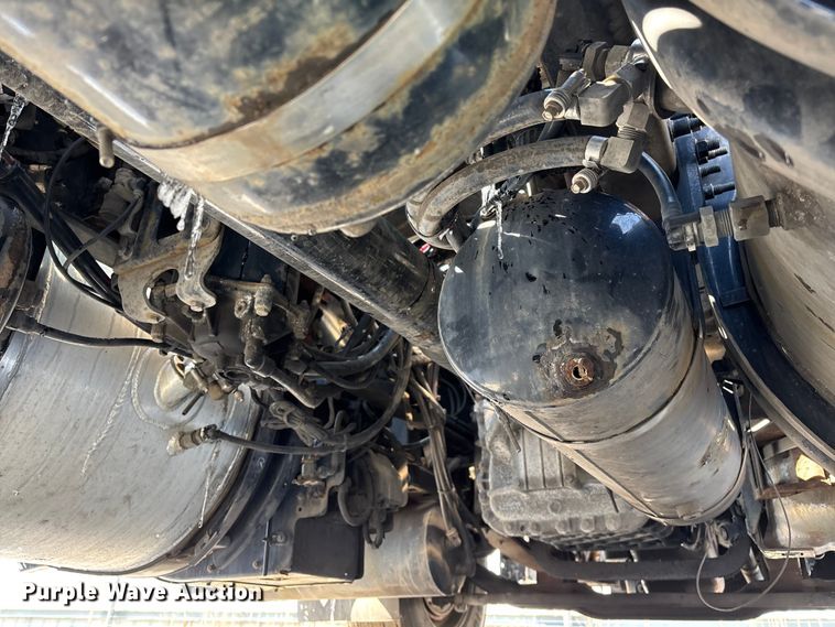 image for item YA2315 2016 Mack CXU613 semi truck