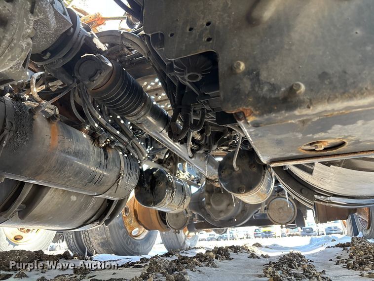 image for item YA2315 2016 Mack CXU613 semi truck