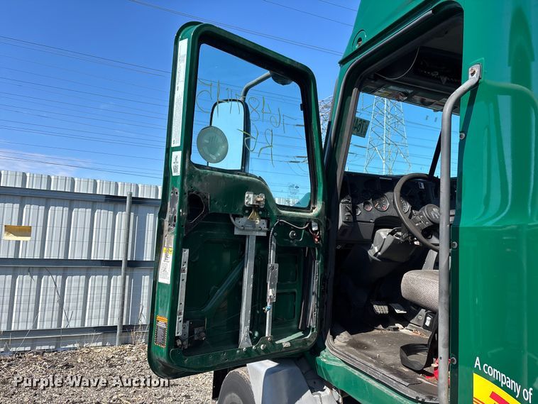 image for item YA2315 2016 Mack CXU613 semi truck