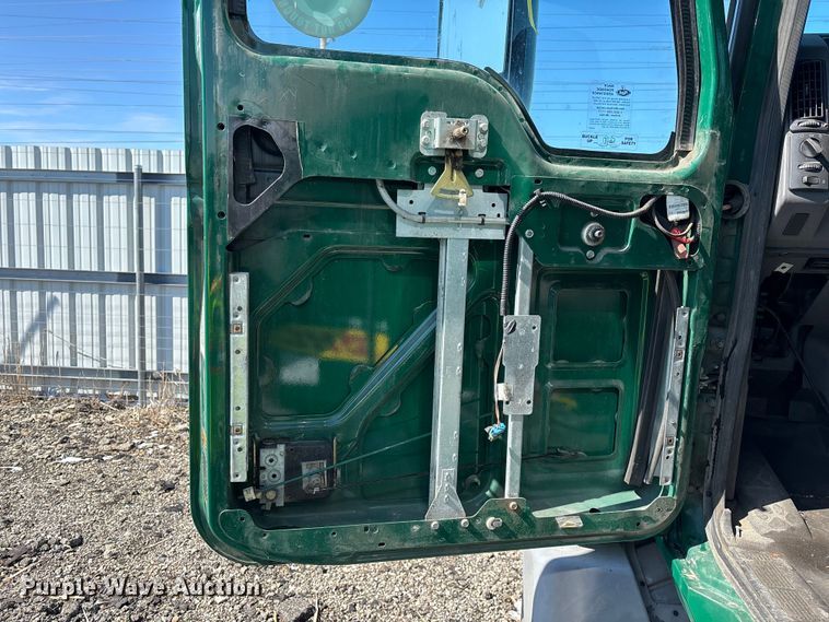 image for item YA2315 2016 Mack CXU613 semi truck