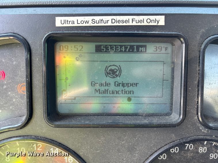 image for item YA2315 2016 Mack CXU613 semi truck