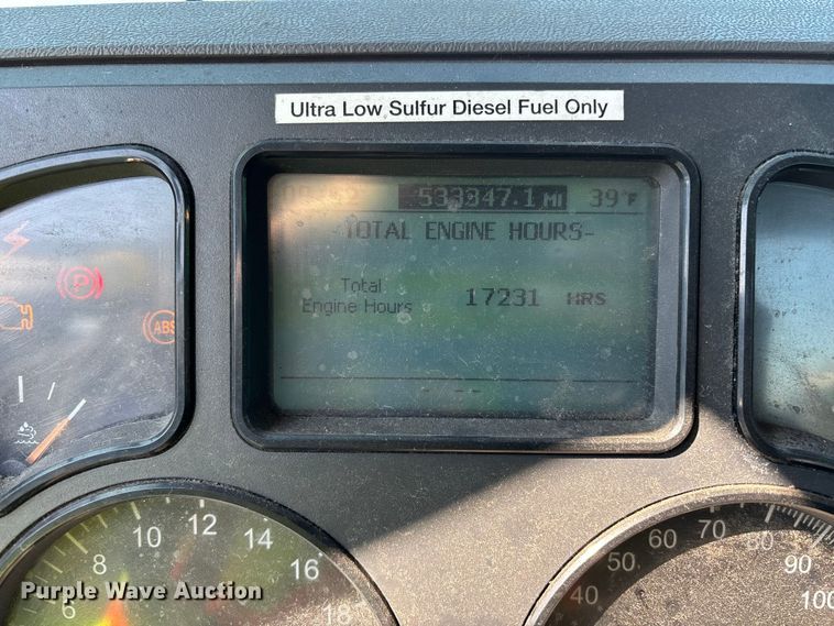 image for item YA2315 2016 Mack CXU613 semi truck