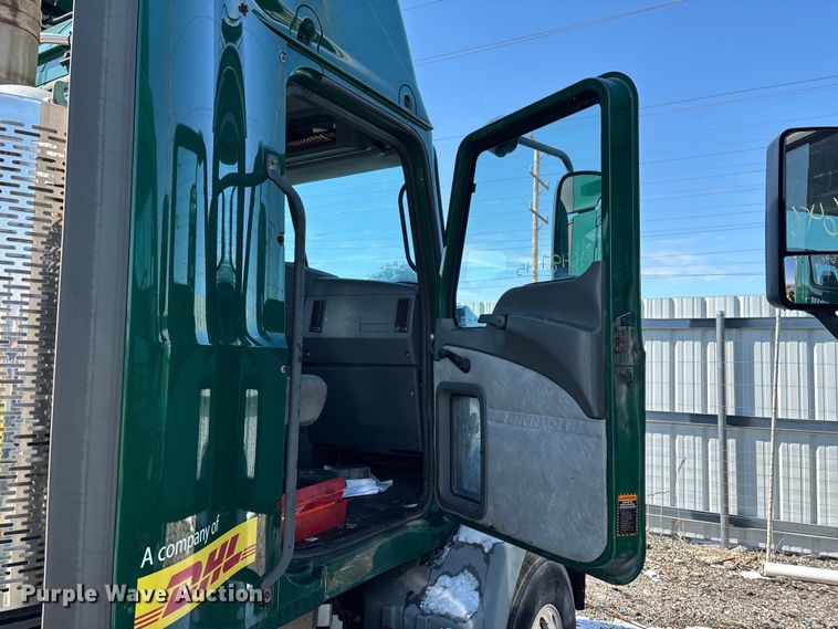 image for item YA2315 2016 Mack CXU613 semi truck