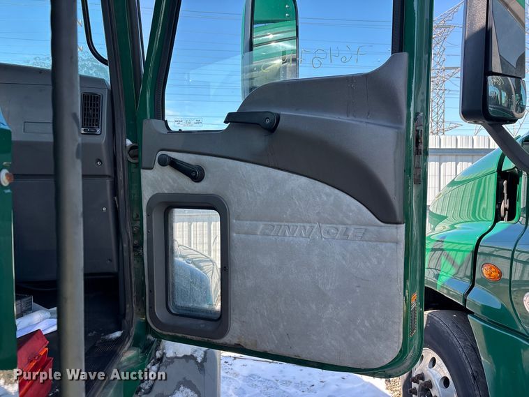 image for item YA2315 2016 Mack CXU613 semi truck