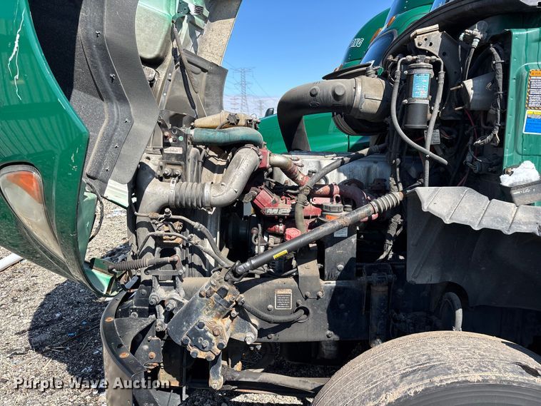 image for item YA2315 2016 Mack CXU613 semi truck