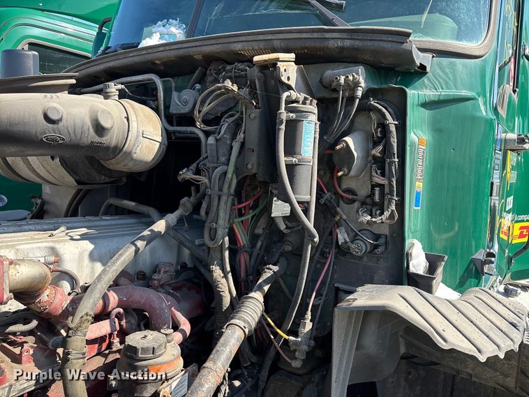 image for item YA2315 2016 Mack CXU613 semi truck