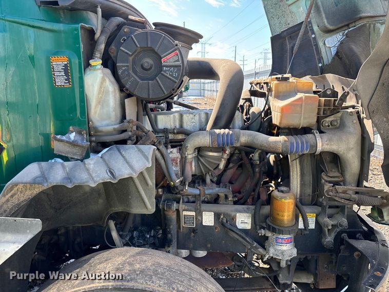 image for item YA2315 2016 Mack CXU613 semi truck