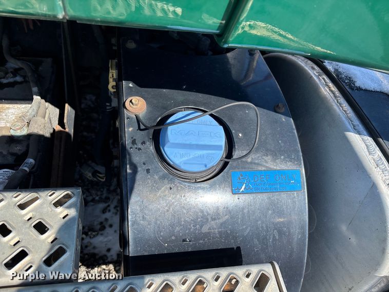 image for item YA2315 2016 Mack CXU613 semi truck