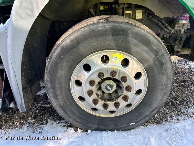 image for item YA2315 2016 Mack CXU613 semi truck