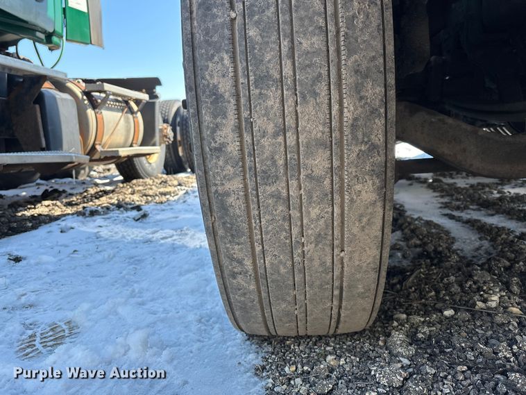 image for item YA2315 2016 Mack CXU613 semi truck