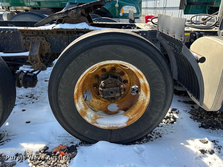 image for item YA2315 2016 Mack CXU613 semi truck