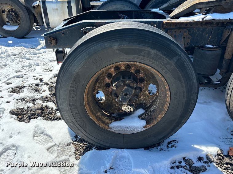 image for item YA2315 2016 Mack CXU613 semi truck