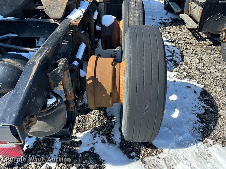 image for item YA2315 2016 Mack CXU613 semi truck