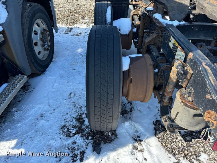 image for item YA2315 2016 Mack CXU613 semi truck