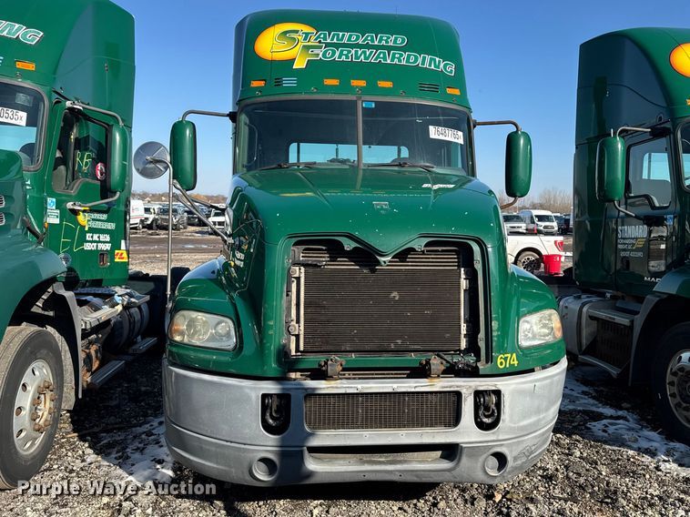 image for item YA2316 2016 Mack CXU613 semi truck