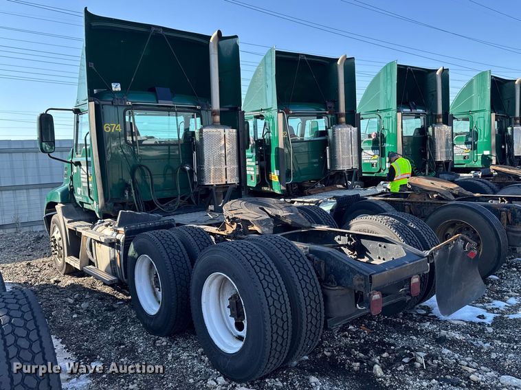 image for item YA2316 2016 Mack CXU613 semi truck