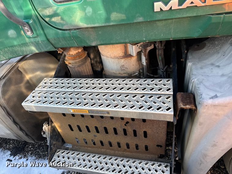 image for item YA2316 2016 Mack CXU613 semi truck