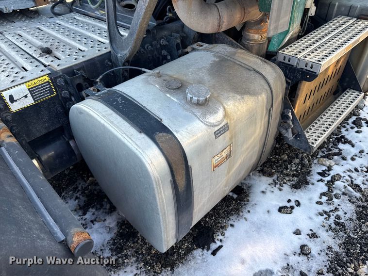 image for item YA2316 2016 Mack CXU613 semi truck