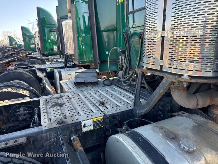 image for item YA2316 2016 Mack CXU613 semi truck