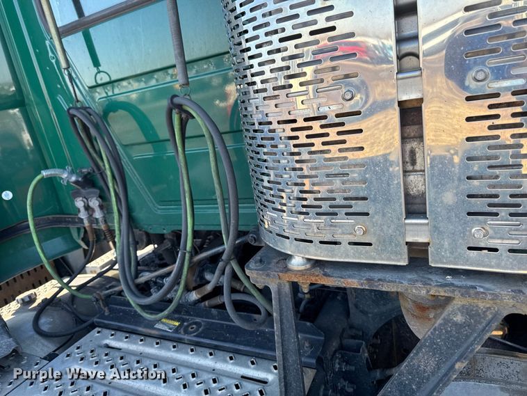 image for item YA2316 2016 Mack CXU613 semi truck
