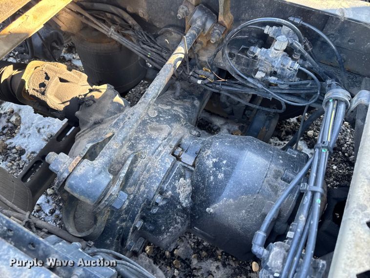 image for item YA2316 2016 Mack CXU613 semi truck