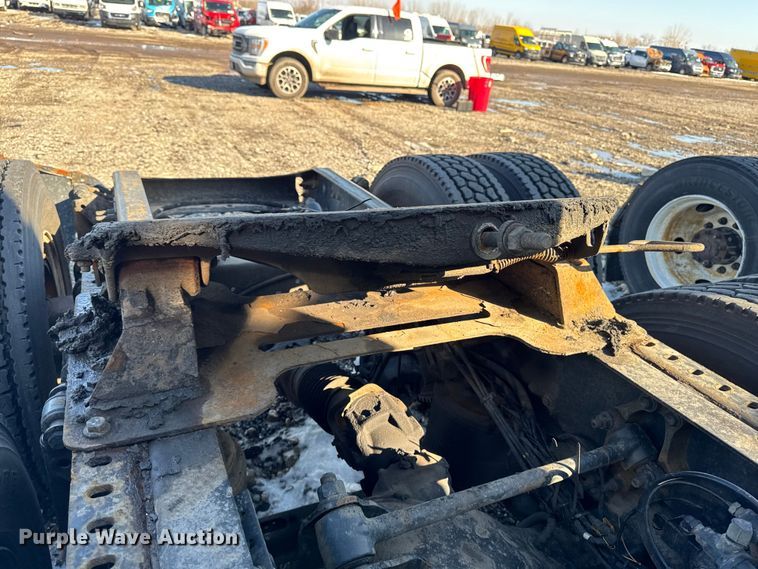 image for item YA2316 2016 Mack CXU613 semi truck