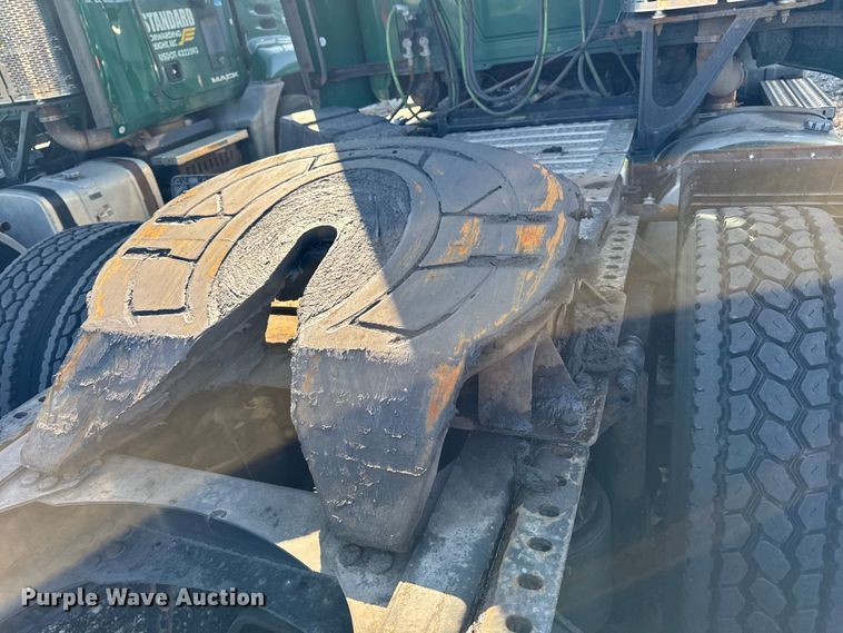 image for item YA2316 2016 Mack CXU613 semi truck