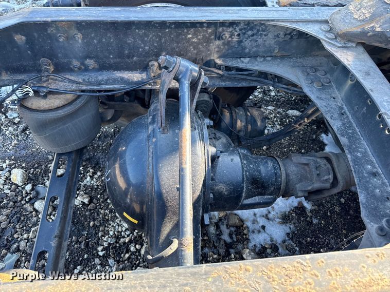 image for item YA2316 2016 Mack CXU613 semi truck