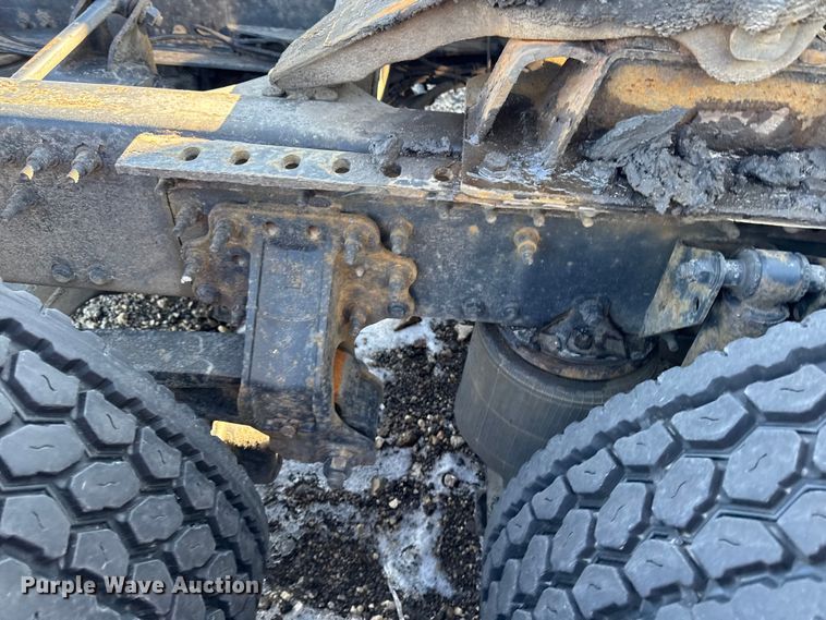 image for item YA2316 2016 Mack CXU613 semi truck