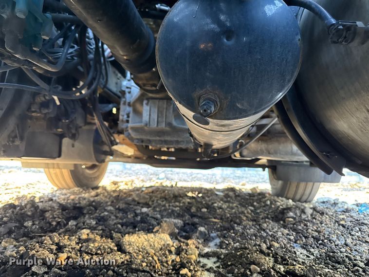 image for item YA2316 2016 Mack CXU613 semi truck