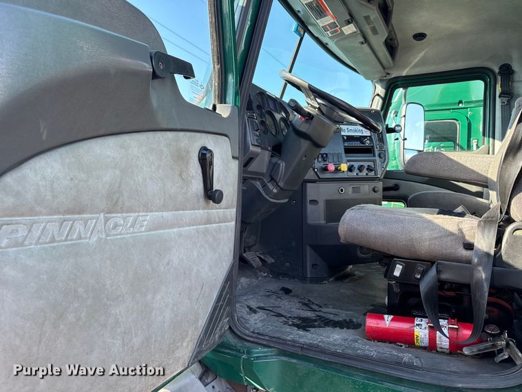 image for item YA2316 2016 Mack CXU613 semi truck