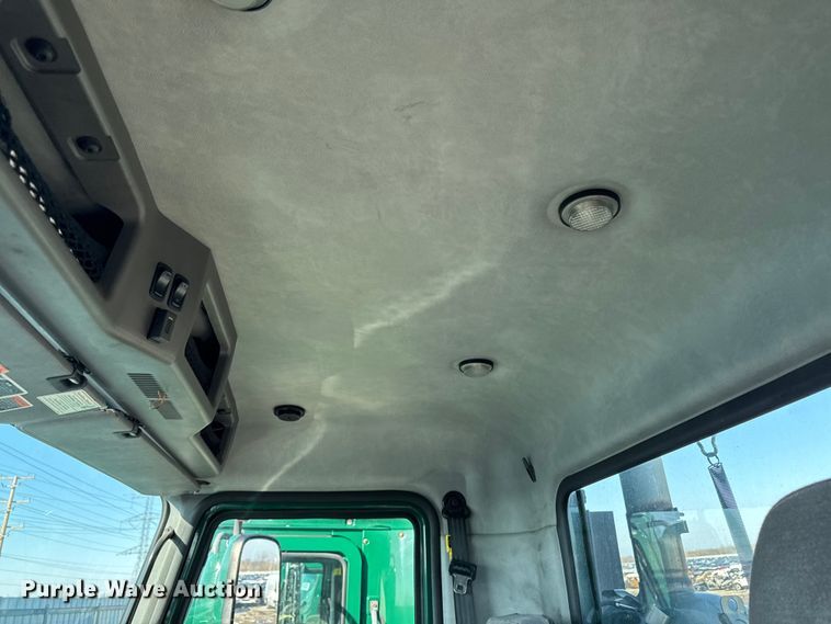 image for item YA2316 2016 Mack CXU613 semi truck