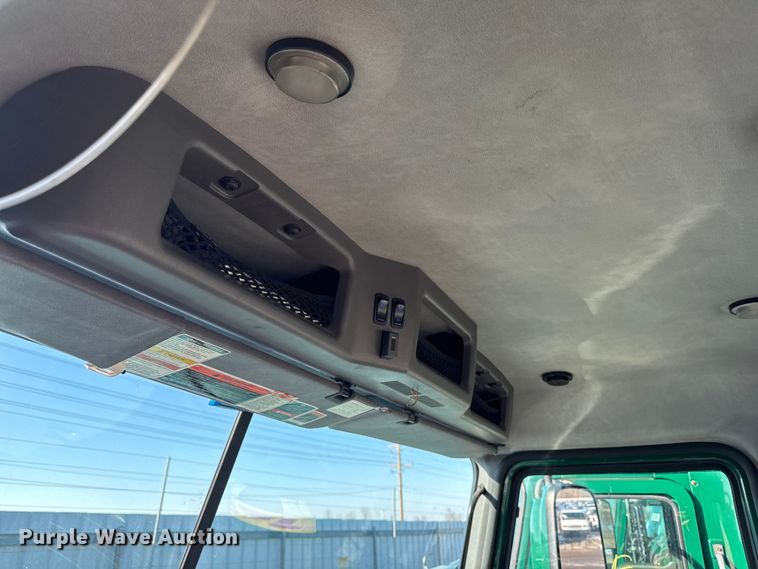 image for item YA2316 2016 Mack CXU613 semi truck