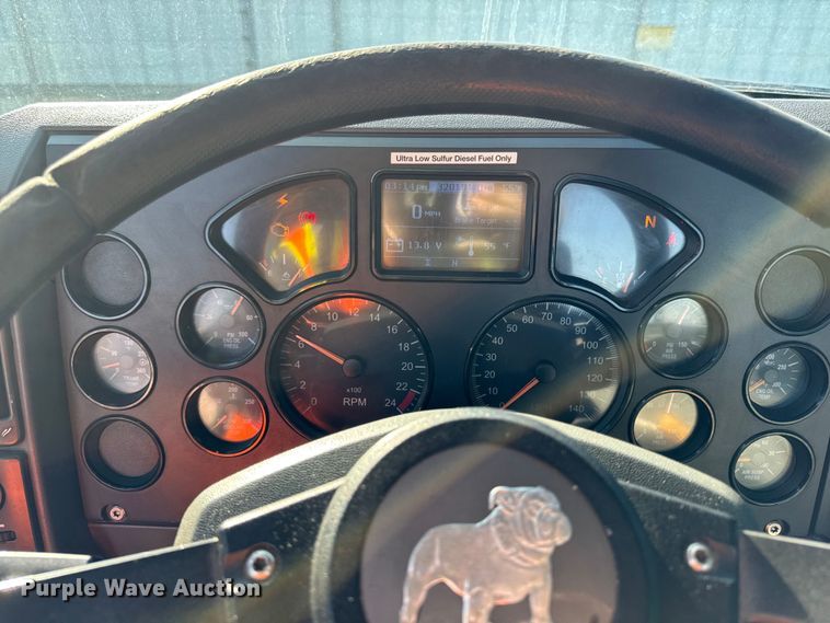 image for item YA2316 2016 Mack CXU613 semi truck