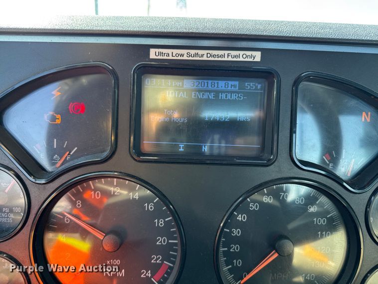 image for item YA2316 2016 Mack CXU613 semi truck