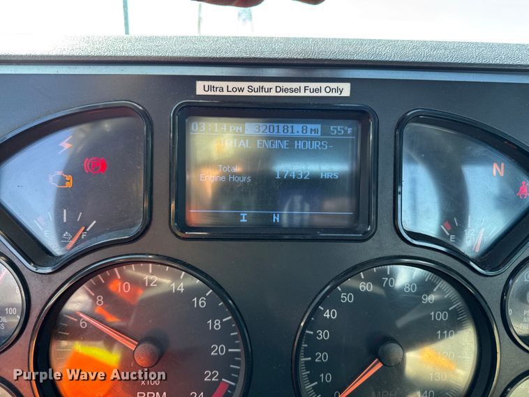 image for item YA2316 2016 Mack CXU613 semi truck