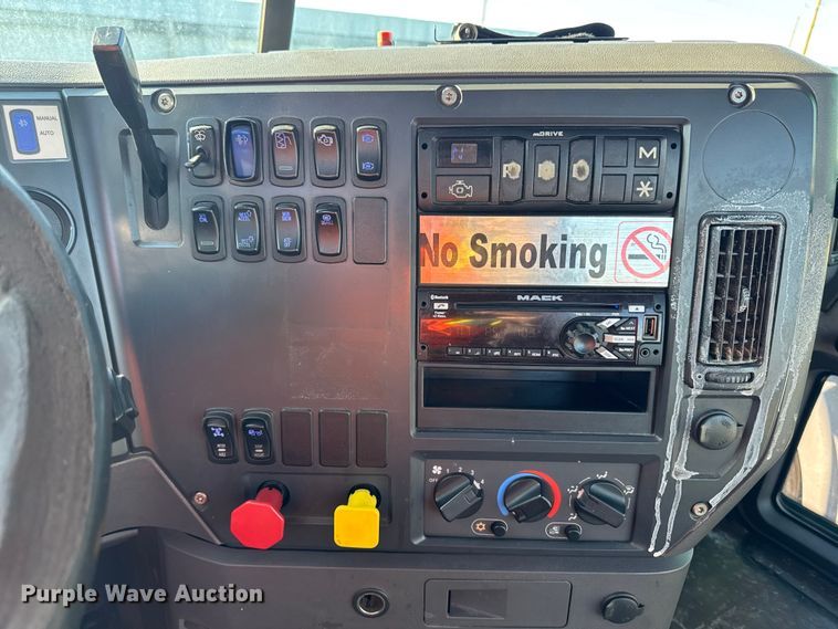 image for item YA2316 2016 Mack CXU613 semi truck