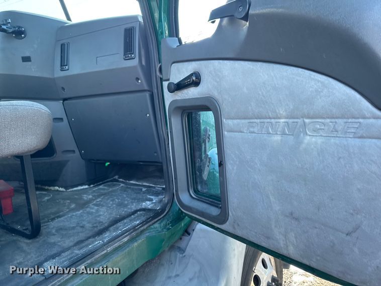 image for item YA2316 2016 Mack CXU613 semi truck