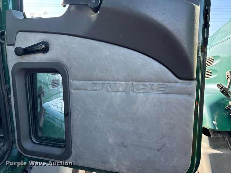 image for item YA2316 2016 Mack CXU613 semi truck