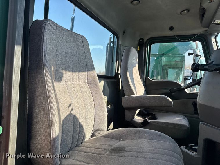 image for item YA2316 2016 Mack CXU613 semi truck