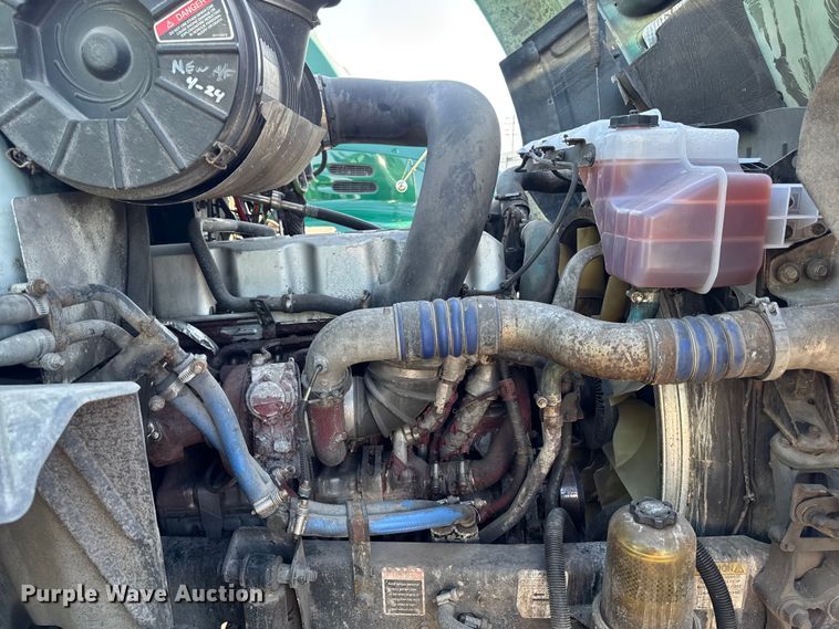 image for item YA2316 2016 Mack CXU613 semi truck