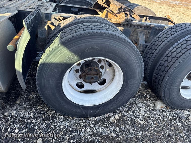 image for item YA2316 2016 Mack CXU613 semi truck