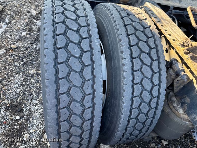 image for item YA2316 2016 Mack CXU613 semi truck