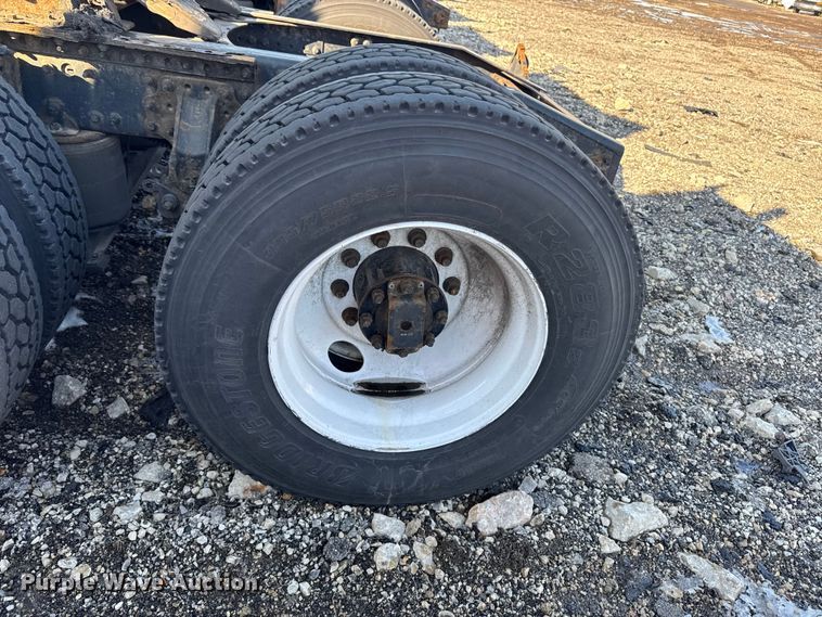 image for item YA2316 2016 Mack CXU613 semi truck